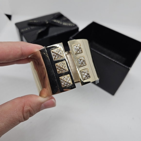 NIB Victoria's Secret Scandalous gold tone hinged cuff with rhinestone pyramids - Picture 3 of 5